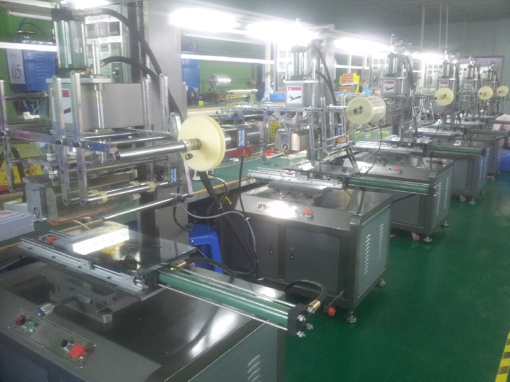 深圳客戶現(xiàn)場安裝熱轉(zhuǎn)印機(jī)