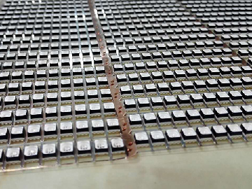 踏破鐵鞋無覓處 通亞印刷隆重推出LED支架噴墨機(jī)